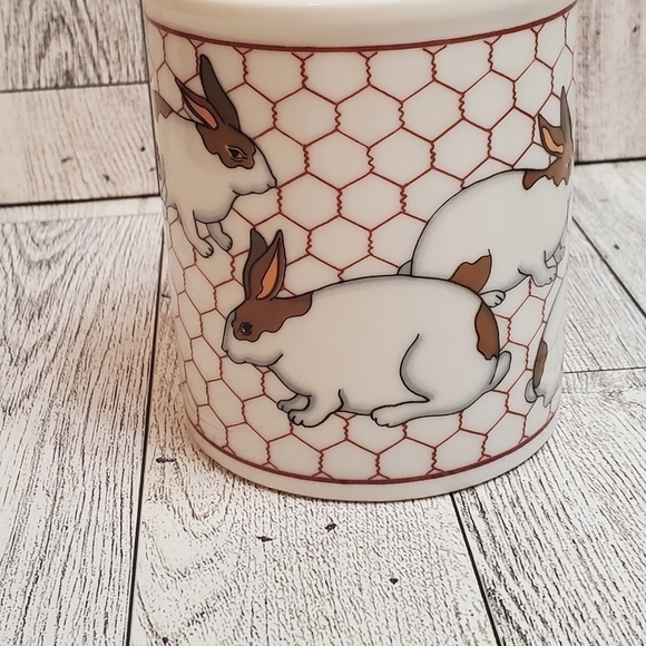 Vintage Takahashi Chicken /Bunnies Farm Kitchen Porcelain Mug Set of 2. - Picture 4 of 12